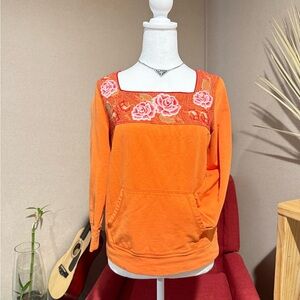 Anthropologie Lilka Embroidered
Sweatshirt 🧡✨